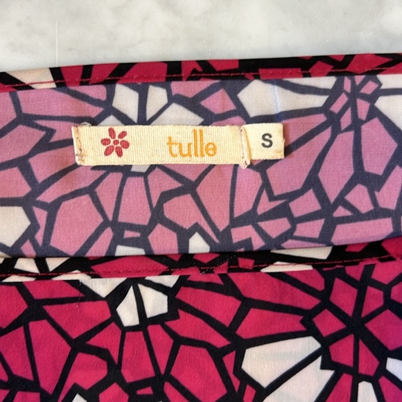 Tulle pink and black peplum top - Picture 2 of 2